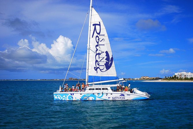 Family Catamaran & Snorkeling Cruise Turks & Caicos - A 65-foot catamaran in Providenciales: the big-views part