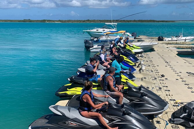 Jet Skiing around La famille ship and smaller pristine cays - Guides, pacing, and photo moments: how leadership affects your ride