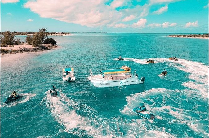 Jet Skiing around La famille ship and smaller pristine cays - Safety and water conditions: your comfort depends on them