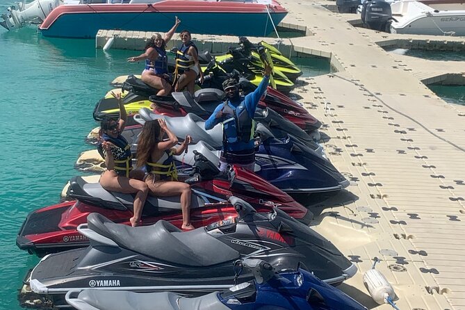 Lunch Seafari to pristine cays, shipwreck and lunch at TIKI BAR - Stop 1: La Famille Express Shipwreck and the “Shallow Water” Surprise