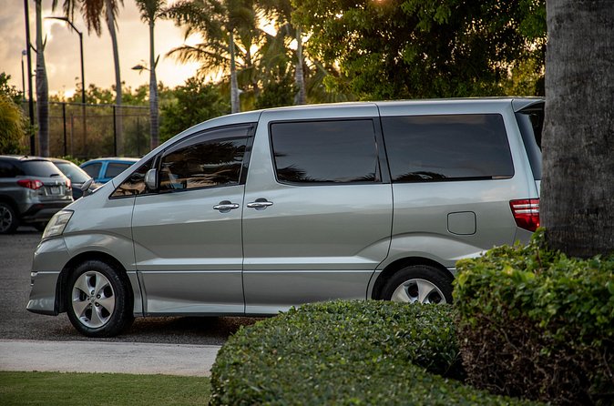 Luxury Transportation Services - Arrival Plan: What Happens After You Walk Out the Curbside Exit