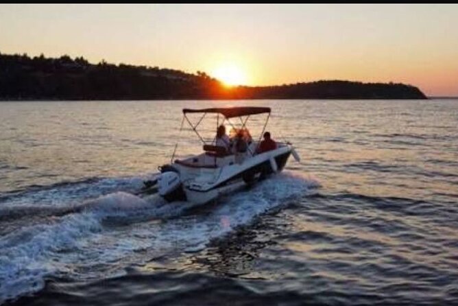Private 2Hour Champagne Scenic Sunset cruise - A two-hour champagne sunset built for privacy and good vibes