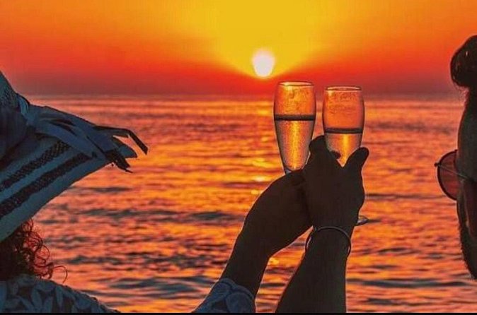 Private 2Hour Champagne Scenic Sunset cruise - Who should book this cruise in Providenciales