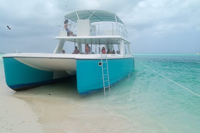 Private Boat Tour with Snorkeling and Beach BBQ - BBQ lunch, open bar, and onboard comfort you’ll actually notice