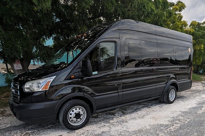 Private Luxury Transfer to/from Airport Turks and Caicos - The ride to your hotel or villa: private comfort with fewer decisions